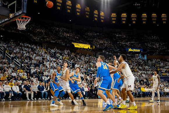Aday Mara (15), Yaxel Lendeborg (23), Trey McKenney (1), and Elliot Cadeau (3)