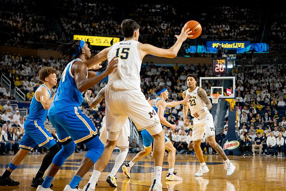 Aday Mara (15) and Yaxel Lendeborg (23)