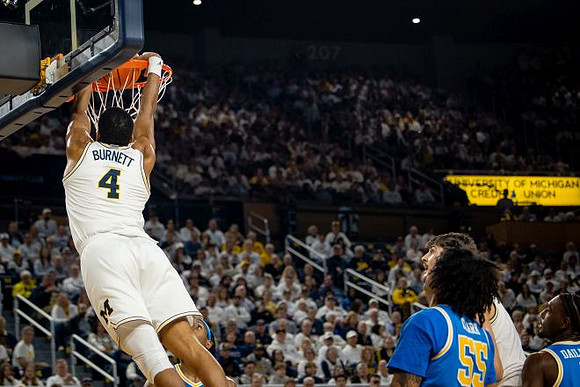 Nimari Burnett (4) and Aday Mara (15)