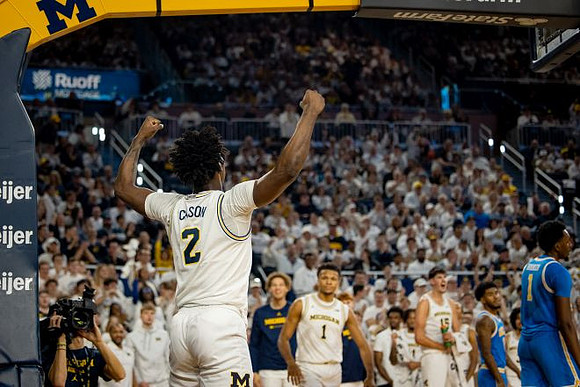 L.J. Cason (2) and Michigan Team