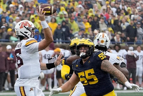 Derrick Moore (8) and Mason Graham (55)