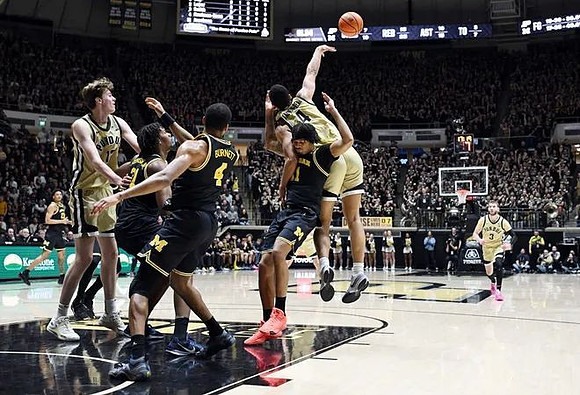 Morez Johnson Jr. (21), Nimari Burnett (4), and Roddy Gayle Jr. (11)
