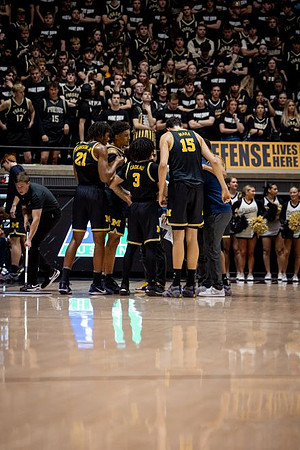 Morez Johnson Jr. (21), Yaxel Lendeborg (23), Elliot Cadeau (3), and Aday Mara (15)