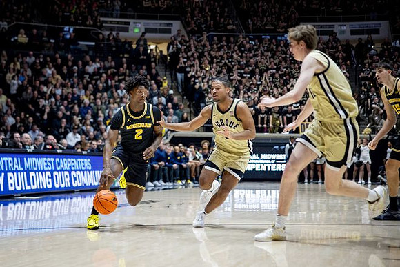 L.J. Cason (2) and Aday Mara (15)
