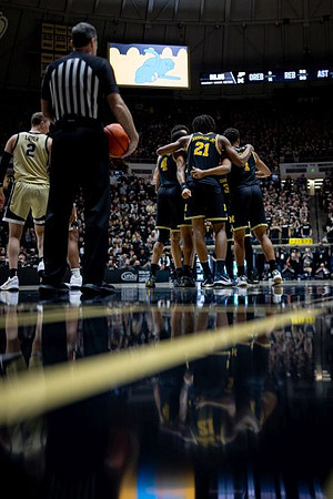 Nimari Burnett (4), Morez Johnson Jr. (21), and Trey McKenney (1)