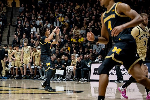 Elliot Cadeau (3) and Nimari Burnett (4)