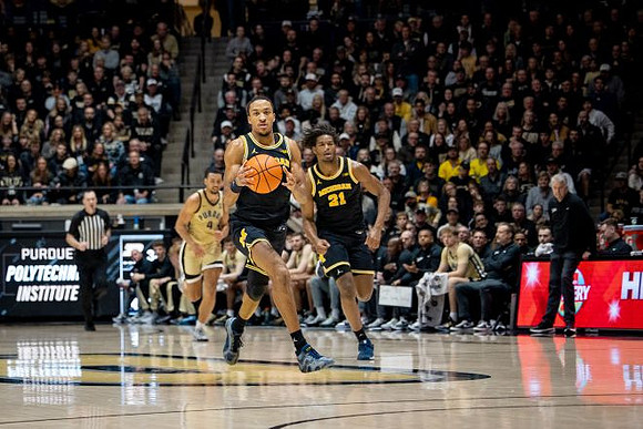 Nimari Burnett (4) and Morez Johnson Jr. (21)