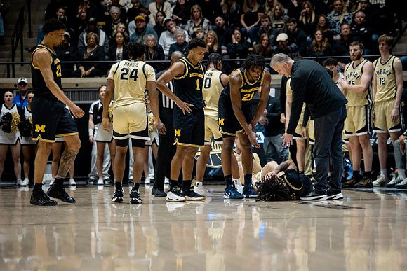 Yaxel Lendeborg (23), Trey McKenney (1), Morez Johnson Jr. (21), Elliot Cadeau (3), and Purdue Head Coach Matt Painter
