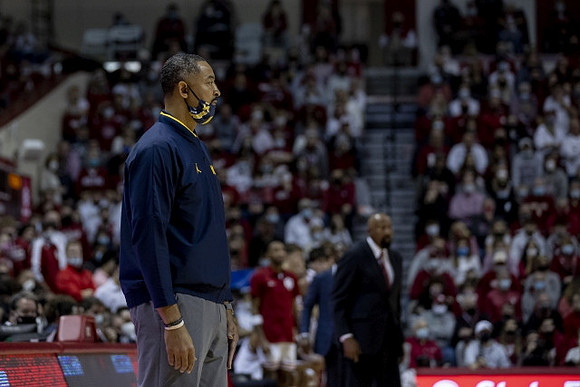 Juwan Howard and Indiana Head Coach Mike Woodson