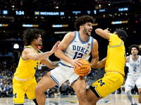 Elliot Cadeau (3) and Roddy Gayle Jr. (11)