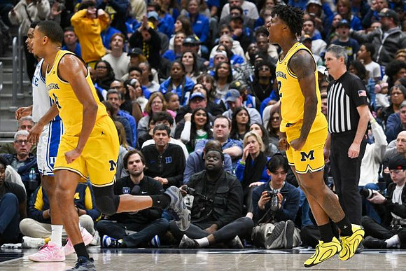 Nimari Burnett (4) and L.J. Cason (2)