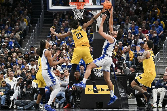 Nimari Burnett (4), Morez Johnson Jr. (21), and Yaxel Lendeborg (23)