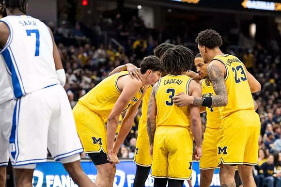 Aday Mara (15), Morez Johnson Jr. (21), Elliot Cadeau (3), Nimari Burnett (4), and Yaxel Lendeborg (23)