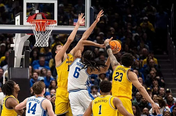 Morez Johnson Jr. (21), Aday Mara (15), Trey McKenney (1), and Yaxel Lendeborg (23)