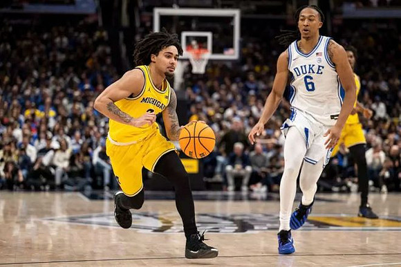 Elliot Cadeau (3) and Morez Johnson Jr. (21)