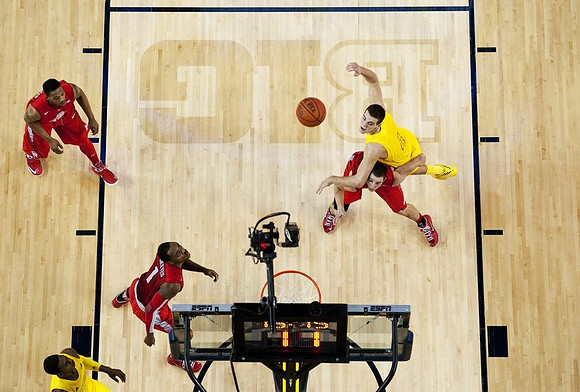 Glenn Robinson III (1) and Mitch McGary (4)