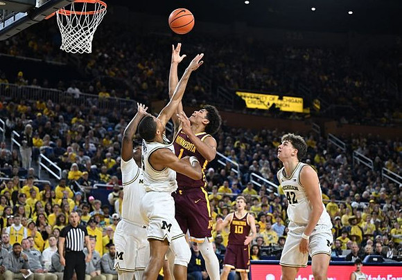 L.J. Cason (2), Nimari Burnett (4), and Morez Johnson Jr. (21)