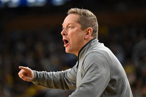 Minnesota Head Coach Niko Medved