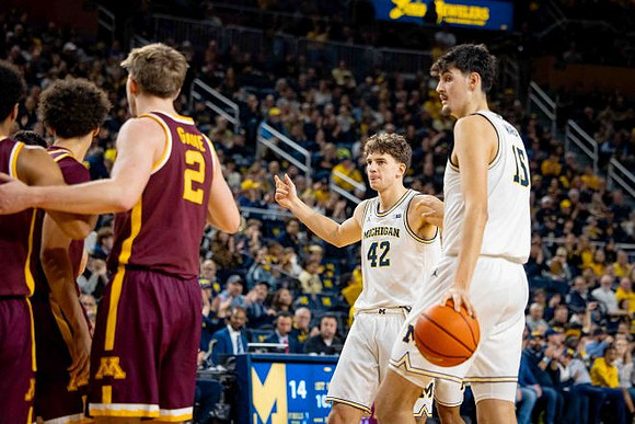 Will Tschetter (42) and Aday Mara (15)