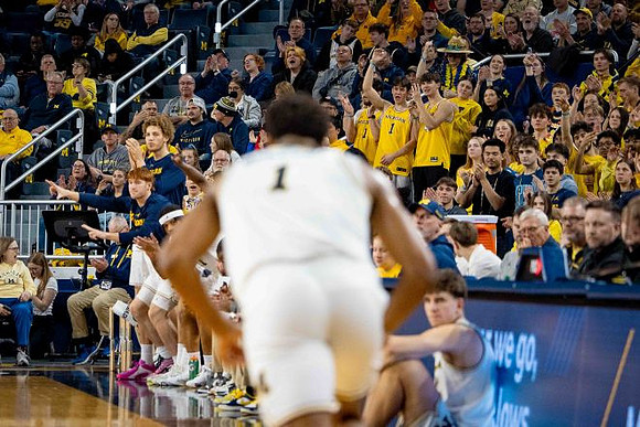 Trey McKenney (1) and Michigan Team