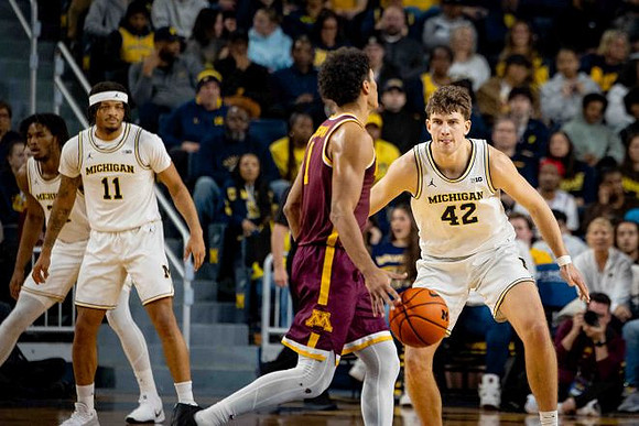 Morez Johnson Jr. (21), Roddy Gayle Jr. (11), and Will Tschetter (42)