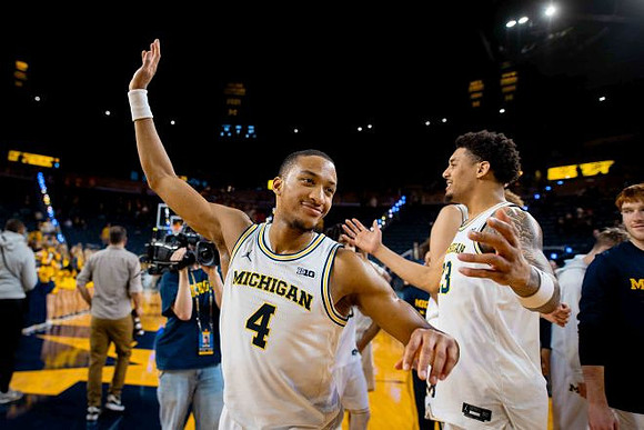 Nimari Burnett (4), Yaxel Lendeborg (23), and Oscar Goodman (5)