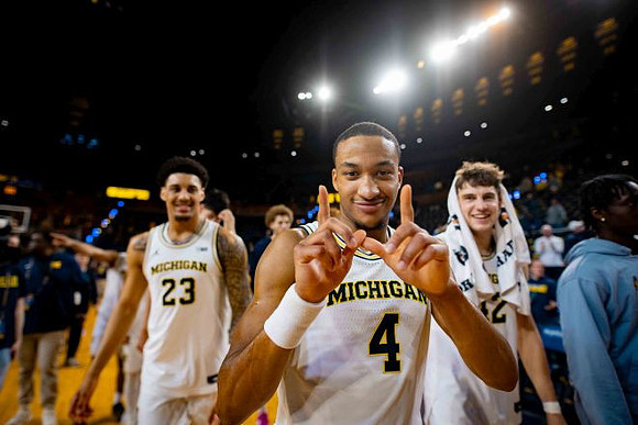 Yaxel Lendeborg (23), Nimari Burnett (4), and Will Tschetter (42)
