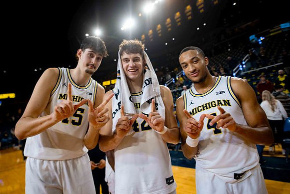 Aday Mara (15), Will Tschetter (42), and Nimari Burnett (4)
