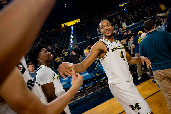 L.J. Cason (2) and Nimari Burnett (4)