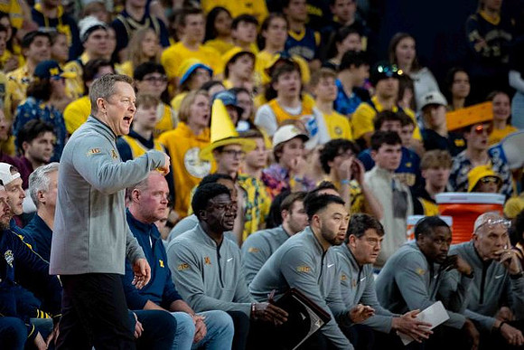 Minnesota Head Coach Niko Medved