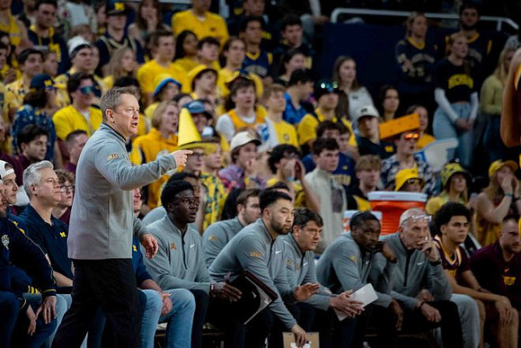 Minnesota Head Coach Niko Medved