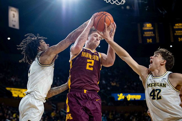 Morez Johnson Jr. (21) and Will Tschetter (42)