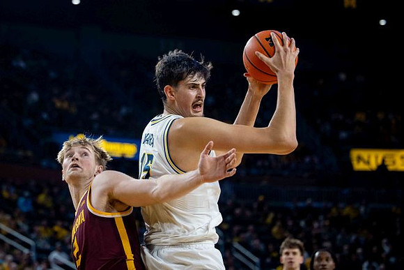 Aday Mara (15) and Will Tschetter (42)