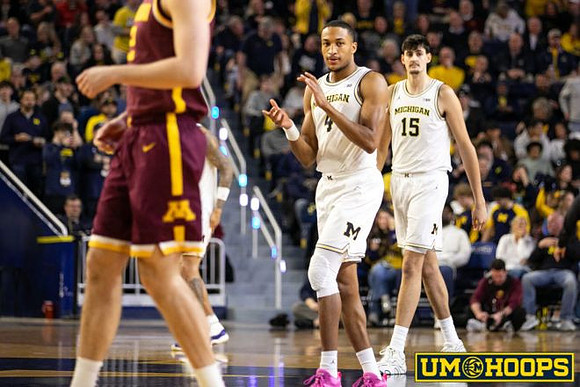 Nimari Burnett (4) and Aday Mara (15)