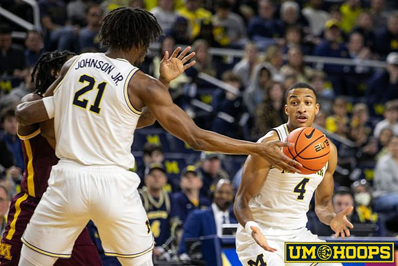 Morez Johnson Jr. (21) and Nimari Burnett (4)