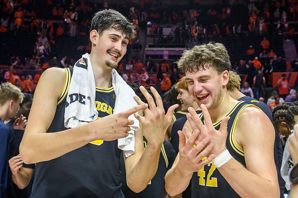 Aday Mara (15) and Will Tschetter (42)