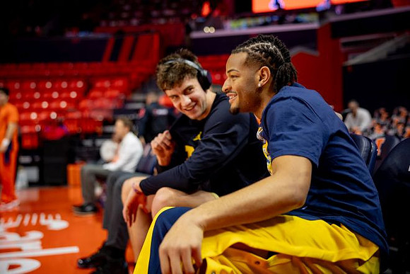 Will Tschetter (42) and Roddy Gayle Jr. (11)