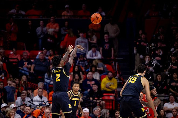 L.J. Cason (2), Trey McKenney (1), and Aday Mara (15)
