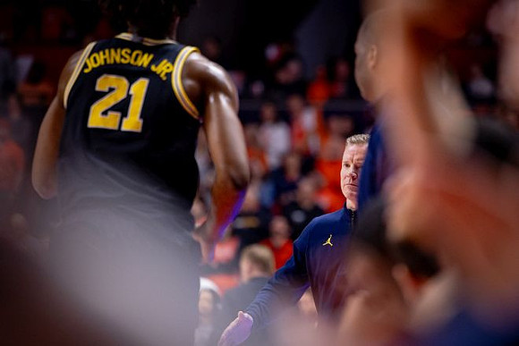 Morez Johnson Jr. (21) and Dusty May