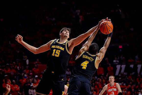 Aday Mara (15) and Nimari Burnett (4)