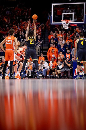 Morez Johnson Jr. (21) and Nimari Burnett (4)
