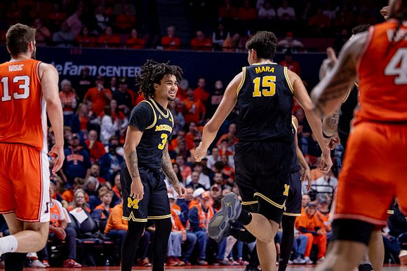 Elliot Cadeau (3) and Aday Mara (15)