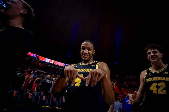 Nimari Burnett (4) and Will Tschetter (42)