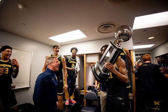 Dusty May, Morez Johnson Jr. (21), Big Ten Championship Trophy, and Michigan Team