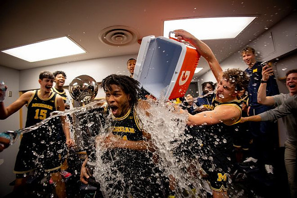 Morez Johnson Jr. (21), Big Ten Championship Trophy, and Michigan Team