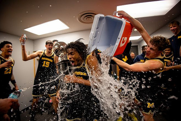 Morez Johnson Jr. (21), Big Ten Championship Trophy, and Michigan Team