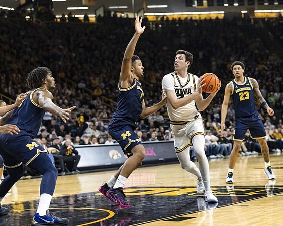 Morez Johnson Jr. (21), Trey McKenney (1), and Yaxel Lendeborg (23)