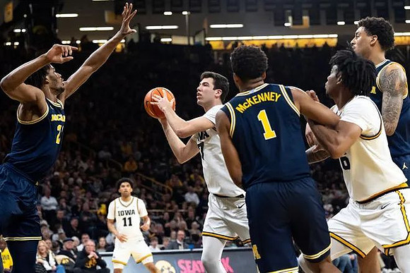 Morez Johnson Jr. (21), Trey McKenney (1), and Yaxel Lendeborg (23)