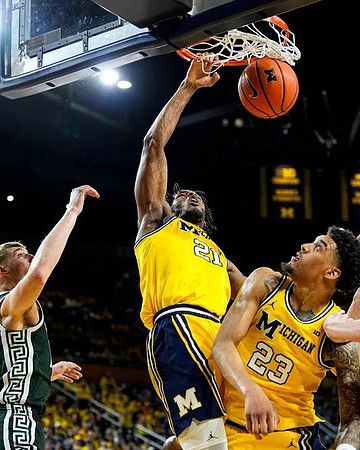 Morez Johnson Jr. (21) and Yaxel Lendeborg (23)