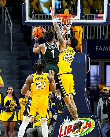 Morez Johnson Jr. (21) and Yaxel Lendeborg (23)
